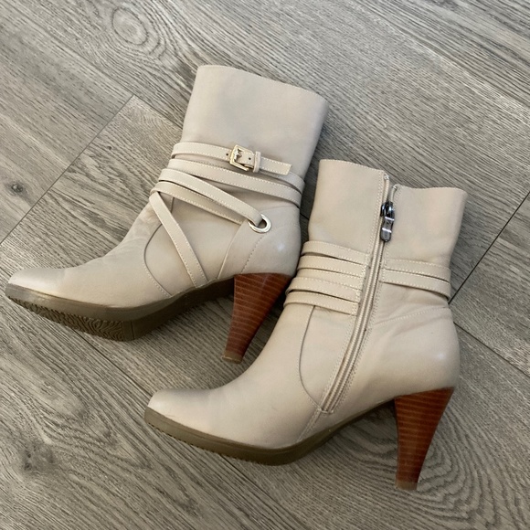 Almost brand new leather boots - Picture 1 of 3